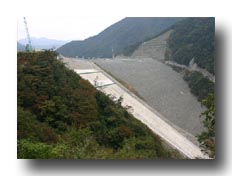 徳山ダムは完成間じかです